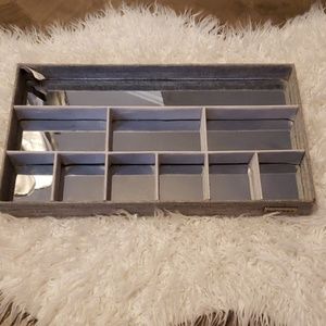 Ellen Tracy Jewelry - Jewelry Display Box mirrored Grey Ellen Tracy Jewelry - Jewelry Display Box mirrored Grey